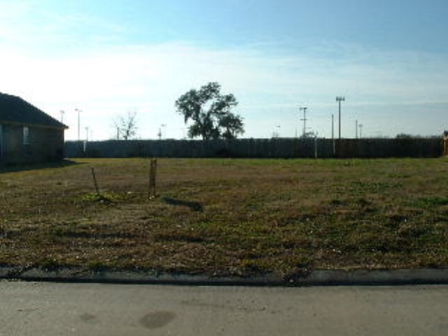 2nd image of 103 Majestic Oak Cir