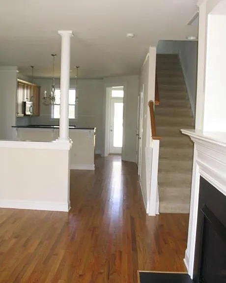 527 Dubois Ct — Photo 2