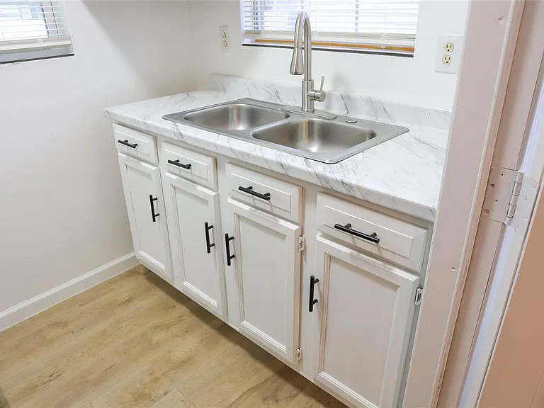 10 Jenkins St — Photo 17