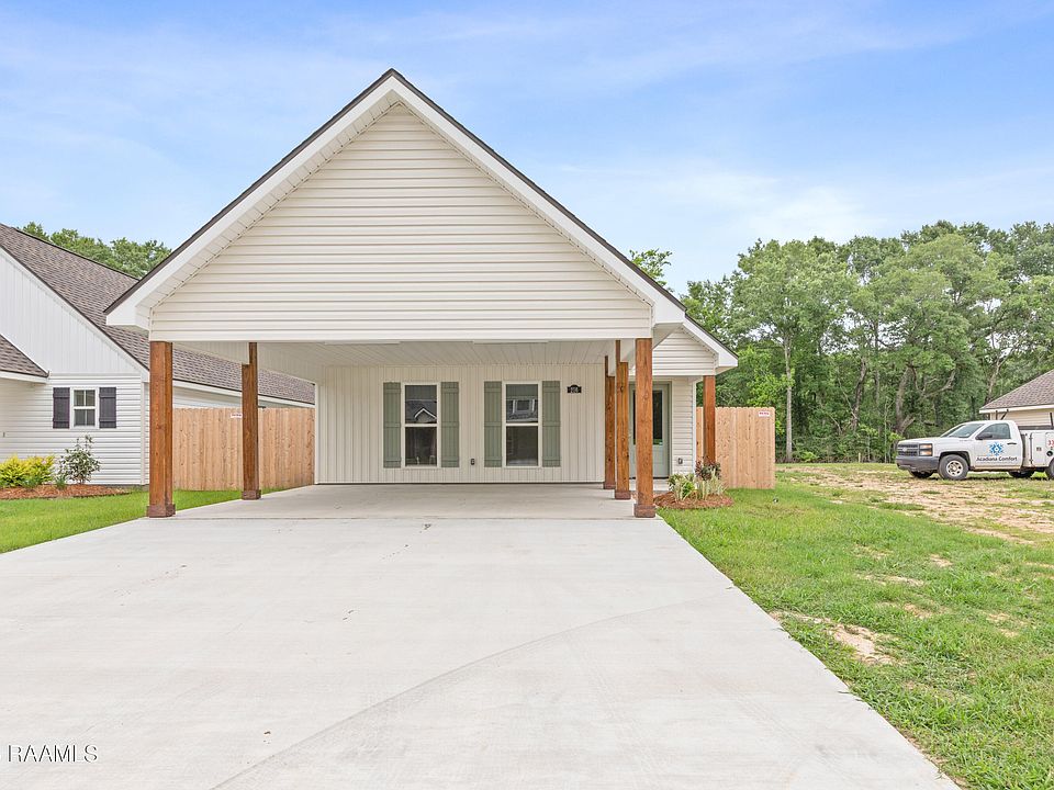 1st image of 216 Camerons Cove Dr