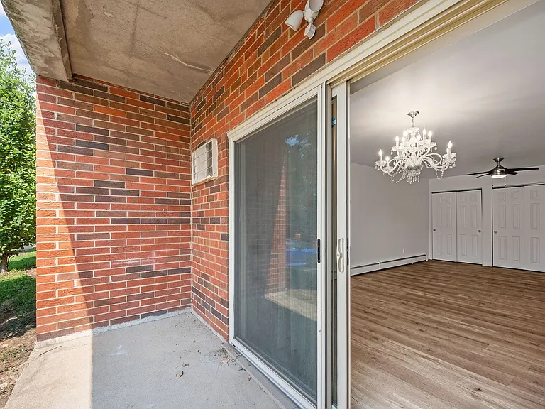 2935 Marshall Ave — Photo 10