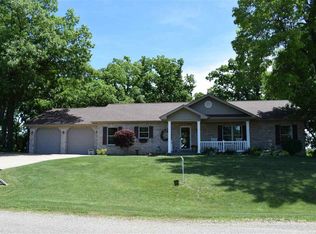 20804 N Deer Bluffs Dr, Chillicothe, IL 61523
