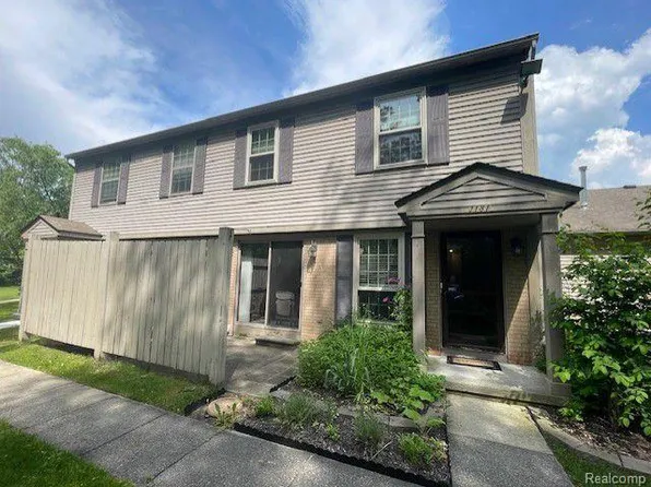 3181 Hidden Ridge Dr, Waterford, MI 48328