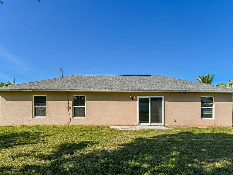 3213 SE Santa Barbara Pl — Photo 16