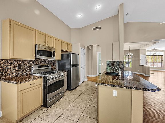 3rd image of 2031 Hobbyhorse Ave