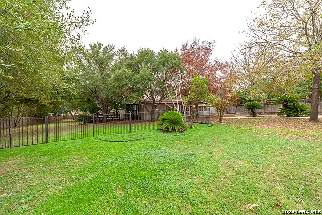 3 bed, 2.0 bath, 1440 sqft, $3,000 — Photo 2