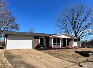3615 Dwyer Ln, Florissant, MO 63033