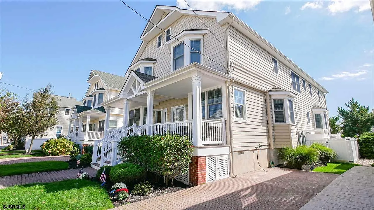 3 bed, 2.5 bath, $7,500 — Photo 1
