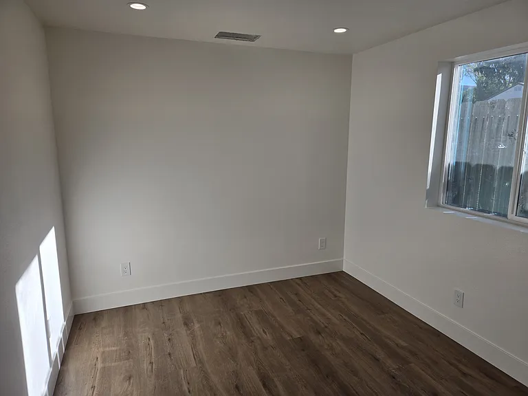 1762B Los Feliz Dr #B — Photo 15