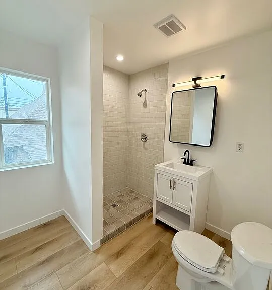 1021 Venice Blvd #4 — Photo 2