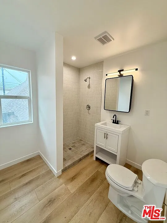 Building Photo - 1021 Venice Blvd #4