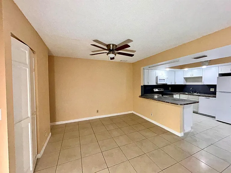 11983 Shakerwood Ln — Photo 10