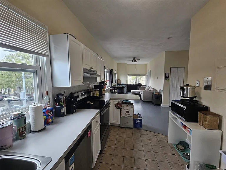 464 Meridian St #B — Photo 4