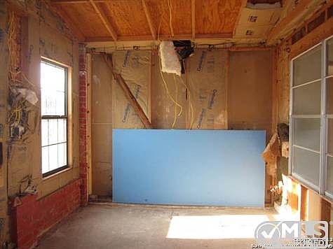 4th image of 3013 Moss Spring Dr