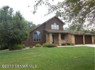 880 E Lowell St, Le Roy, MN 55951