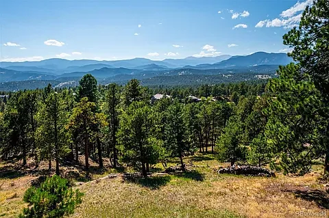 Larkspur Dr — Photo 14