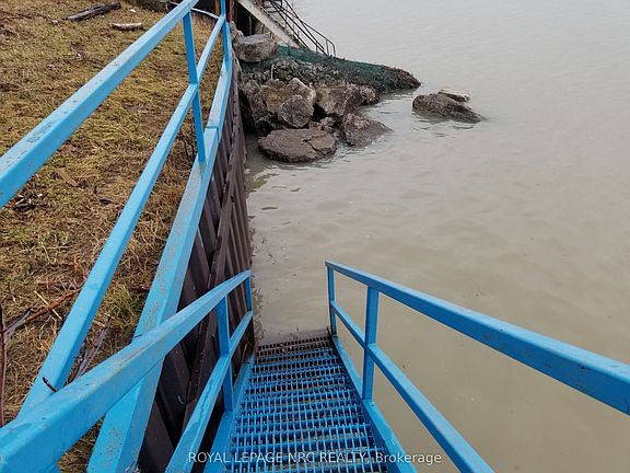 2nd image of 2594 Lakeshore Rd