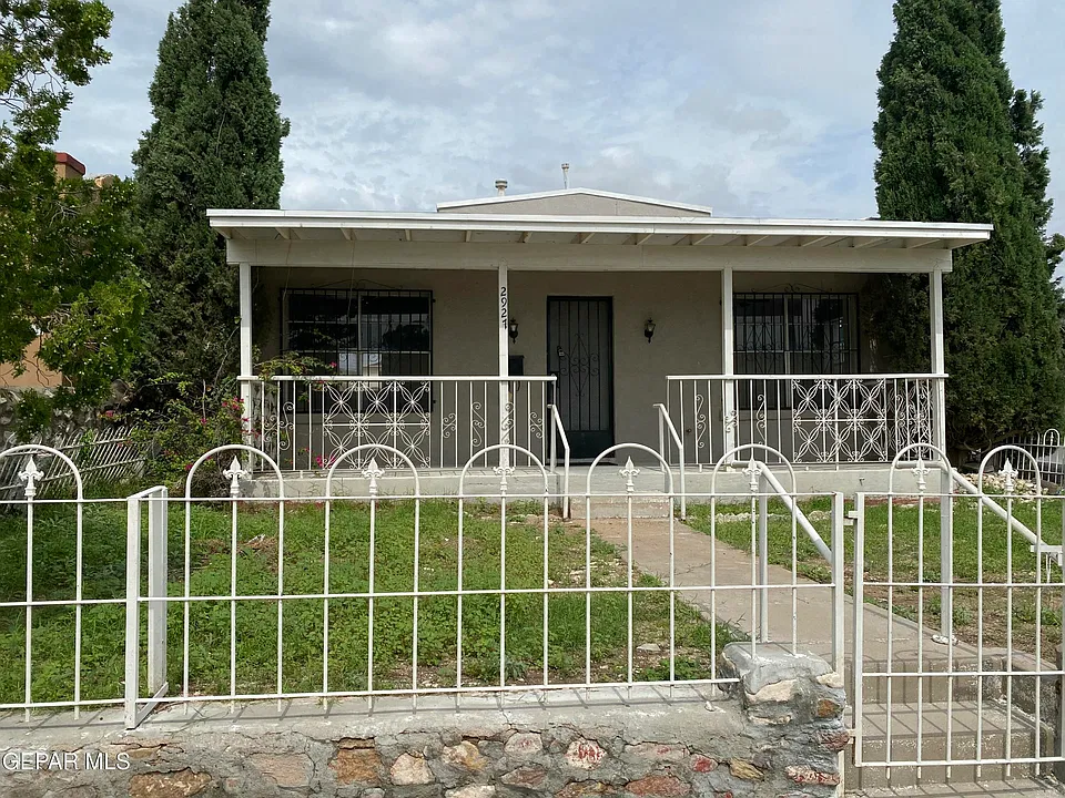 2927 Mobile Ave