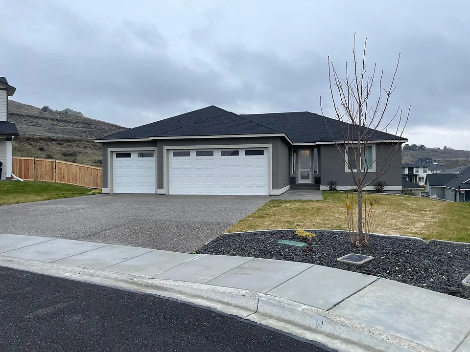 1075 Klamath Ct
