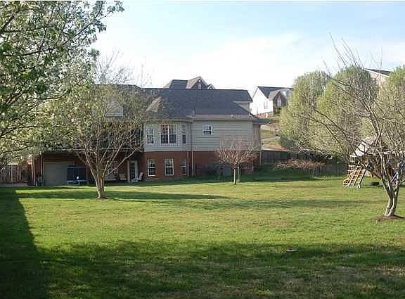 2nd image of 190 Fernwood Dr SE