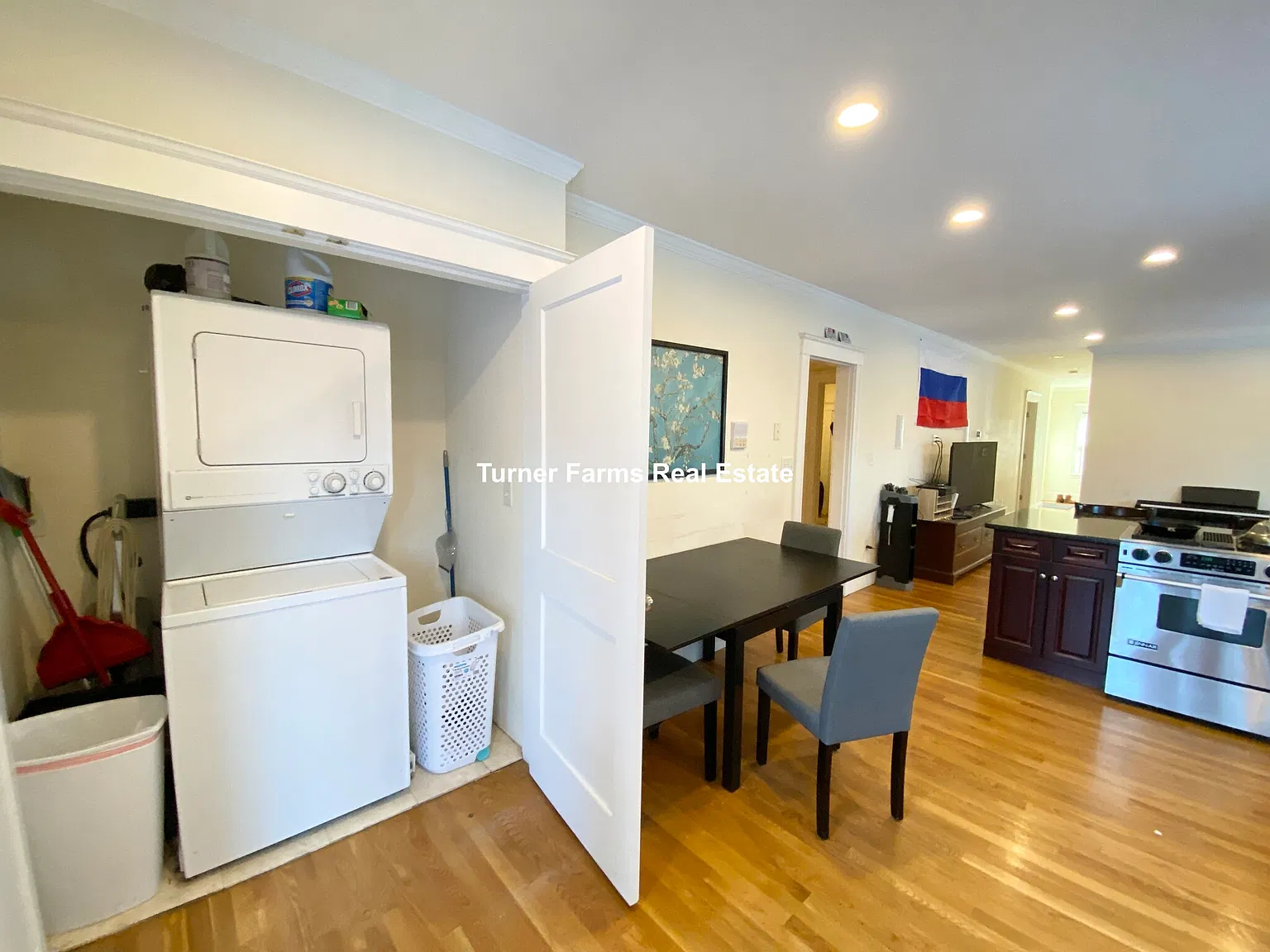 15 Sunset St — Photo 4