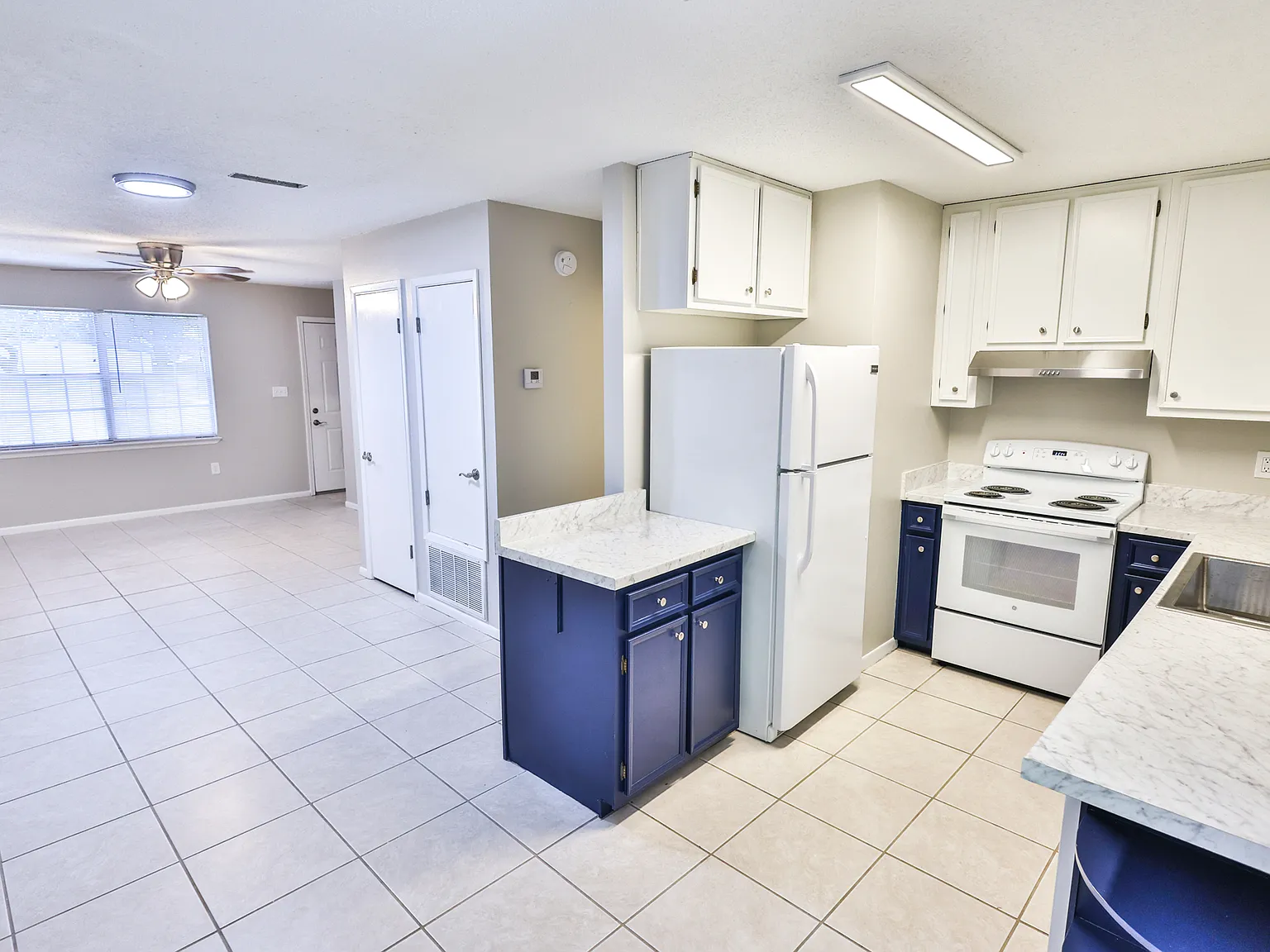 2 bed, 1.5 bath, 950 sqft, $1,700 — Photo 1
