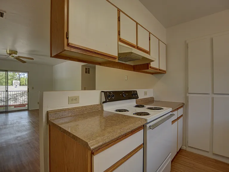 717 Bird St — Photo 10