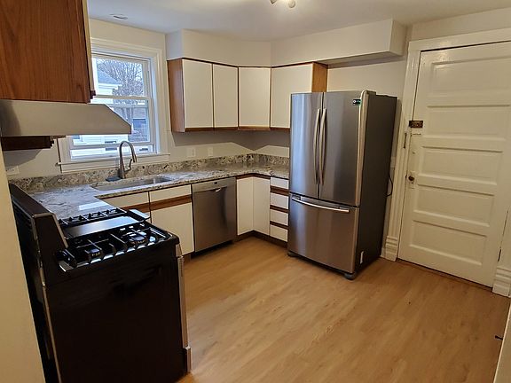 4th image of 25 6th Ave #1
