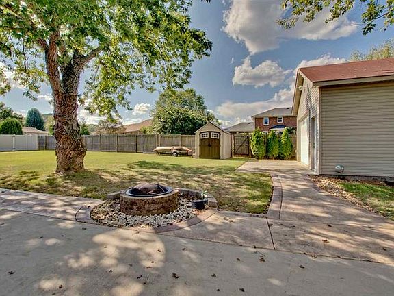 4th image of 1317 Arolen Dr SE