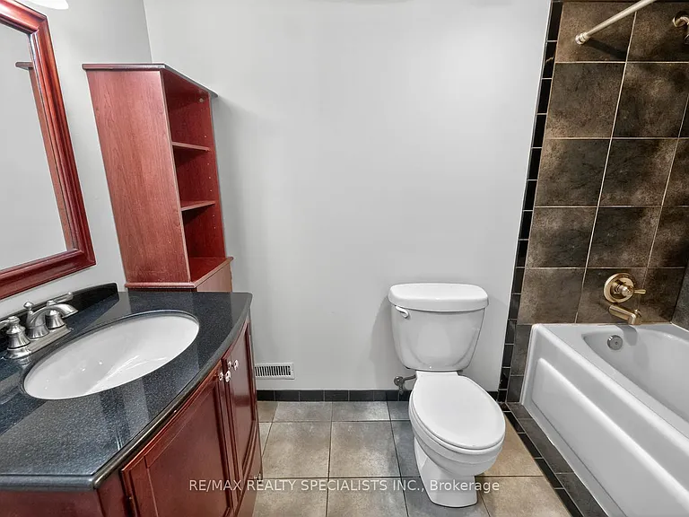 1912 Bonnymede Dr #LOWER — Photo 28