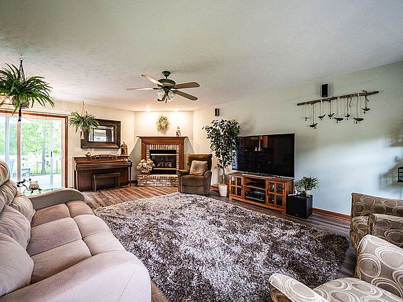 5th image of 7080 Oak Tree Dr