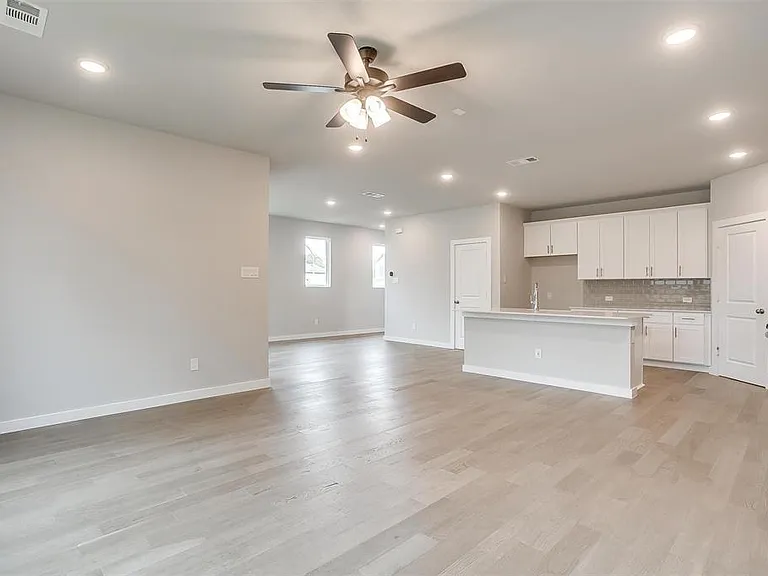 4525 Hogans Alley Dr — Photo 35