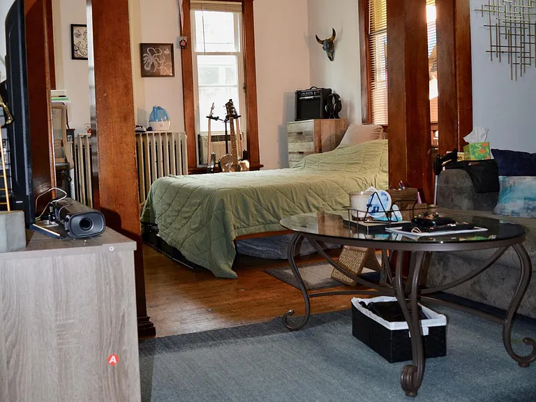 3224 Hennepin Ave #2 — Photo 1