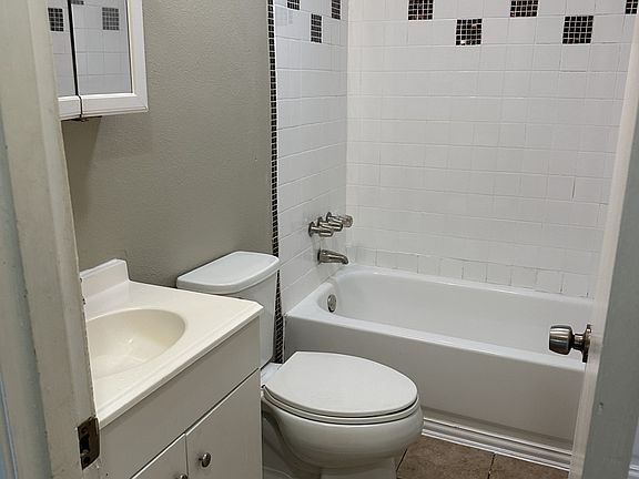 5th image of 2210 Cottonwood Ct