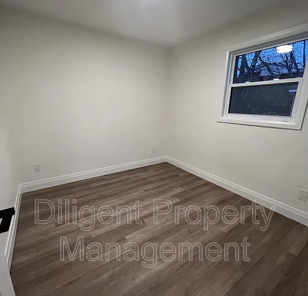 438 Bellevue St #UPPER — Photo 31