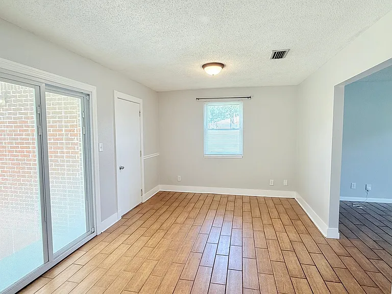 4904 Andrea Ln — Photo 4