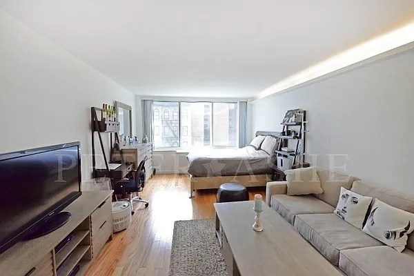 Rented by Peter Ashe | media 2