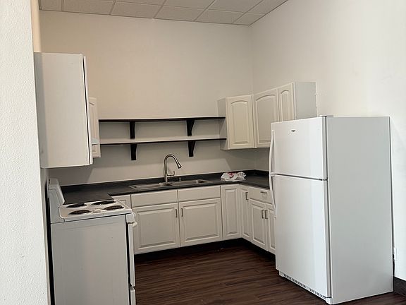 2nd image of 410 Smith St #14