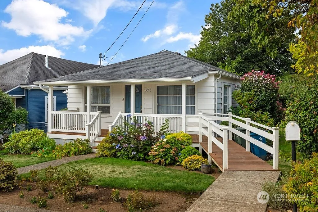 228 Ave G photo 1