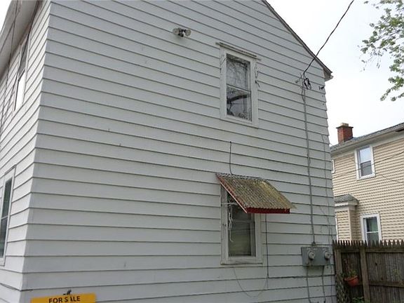 5th image of 28 Kaufman Dr