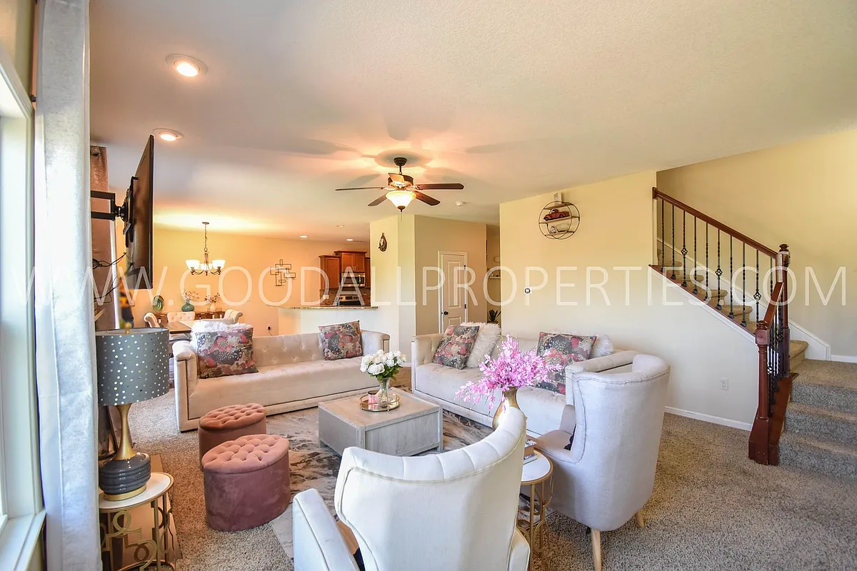Building Photo - 205 SE Telby Ln