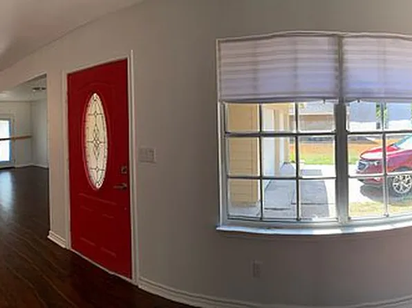 5762 Heron Dr, Houston, TX 77033