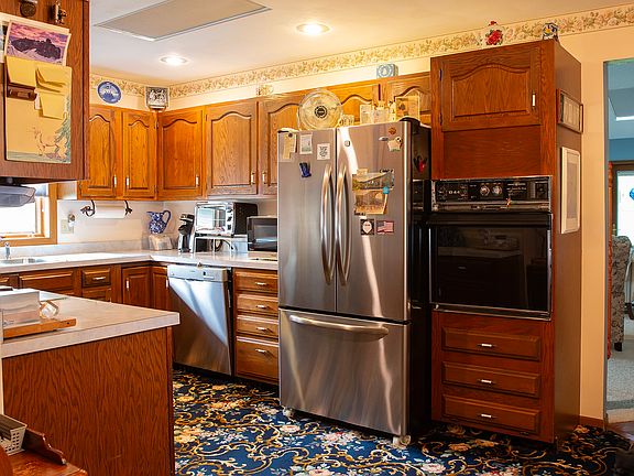 3rd image of 225 Loretta Ln