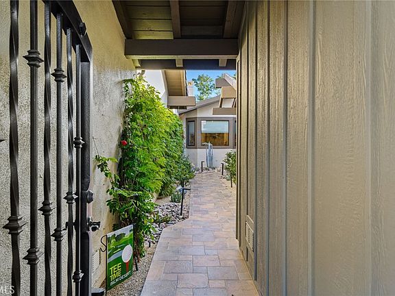 5th image of 387 Red River Rd