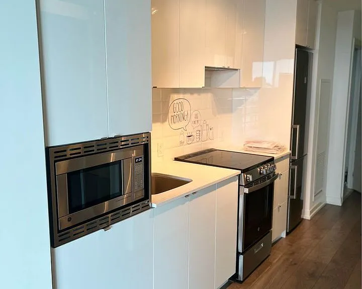 49 E Liberty St #2006 — Photo 20