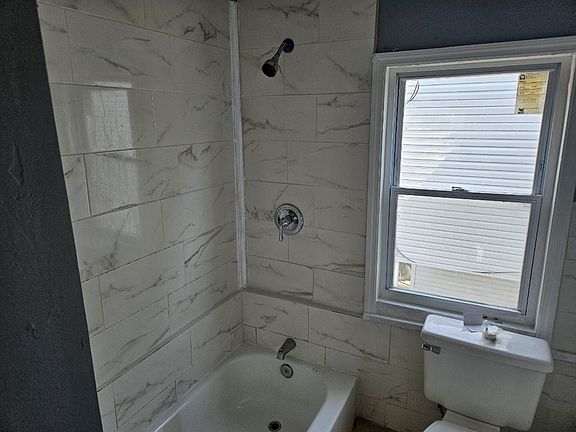 4th image of 314 S 10th St Floor 2