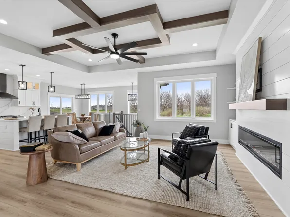 425 NW Woodmoor Dr, Waukee, IA 50263