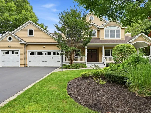 12 Glenridge Lane, Kings Park, NY 11754