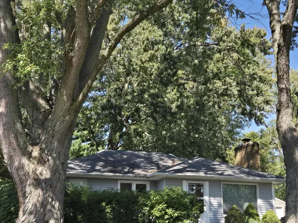 3104 Grace Rd, Kalamazoo, MI 49006