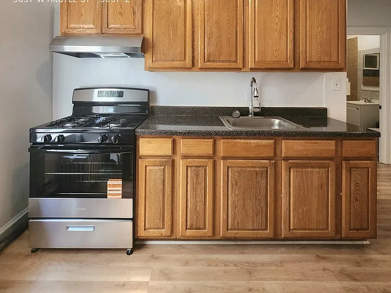 3057 W Argyle St #2 — Photo 2